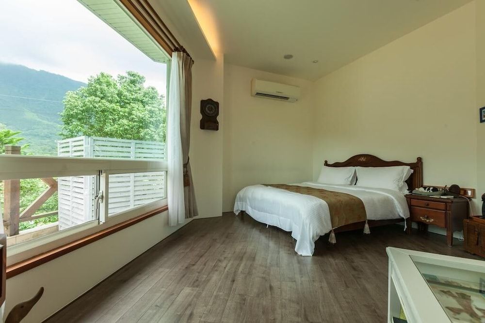 Tree Lake B&B Deluxe Double Room 3