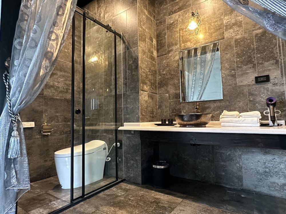 Zephyr Homestay Elite Double Room 3