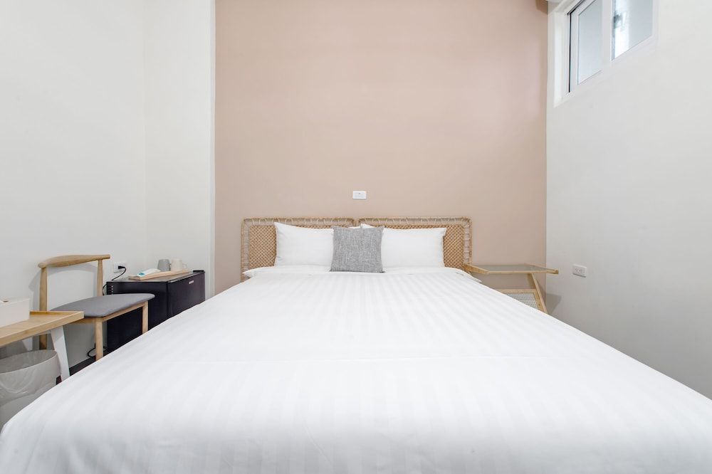 Double Room - No Window
