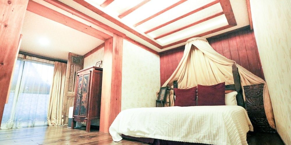 Room-in-Room 2-4 Guests Room