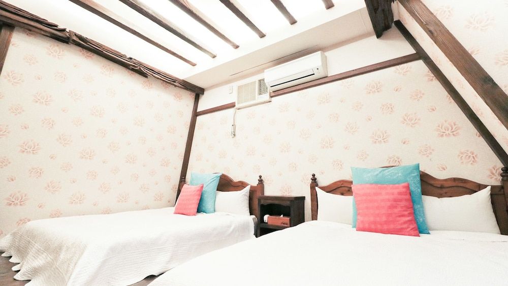 Romantic 2-4 Guests Room