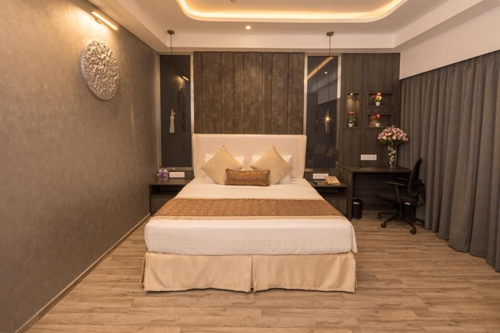 Goldfinch Mumbai Gold Club Large Bed 4