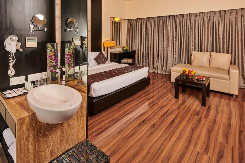 Goldfinch Mumbai Gold Club Large Bed 3