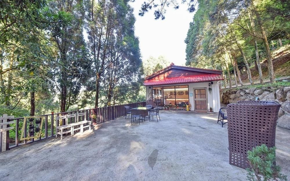 Hillside Plot Inn