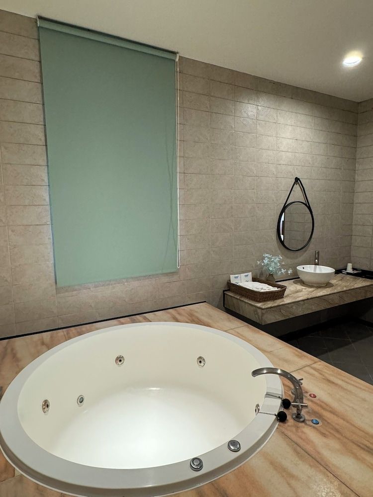 Her Home Spa Motel Douliu Business Quadruple Room, Non Smoking 5