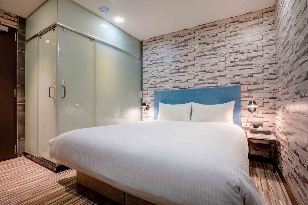 Standard Double Room, No Windows