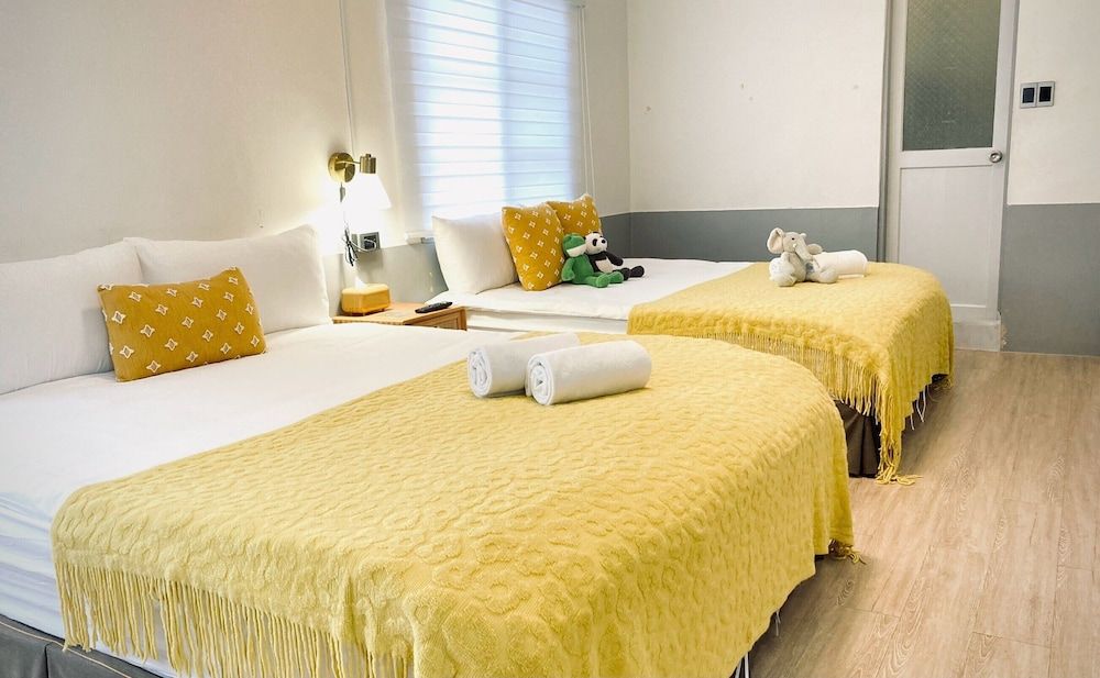 Jinyu Inn Deluxe Quadruple Room, Non Smoking, Private Bathroom 2