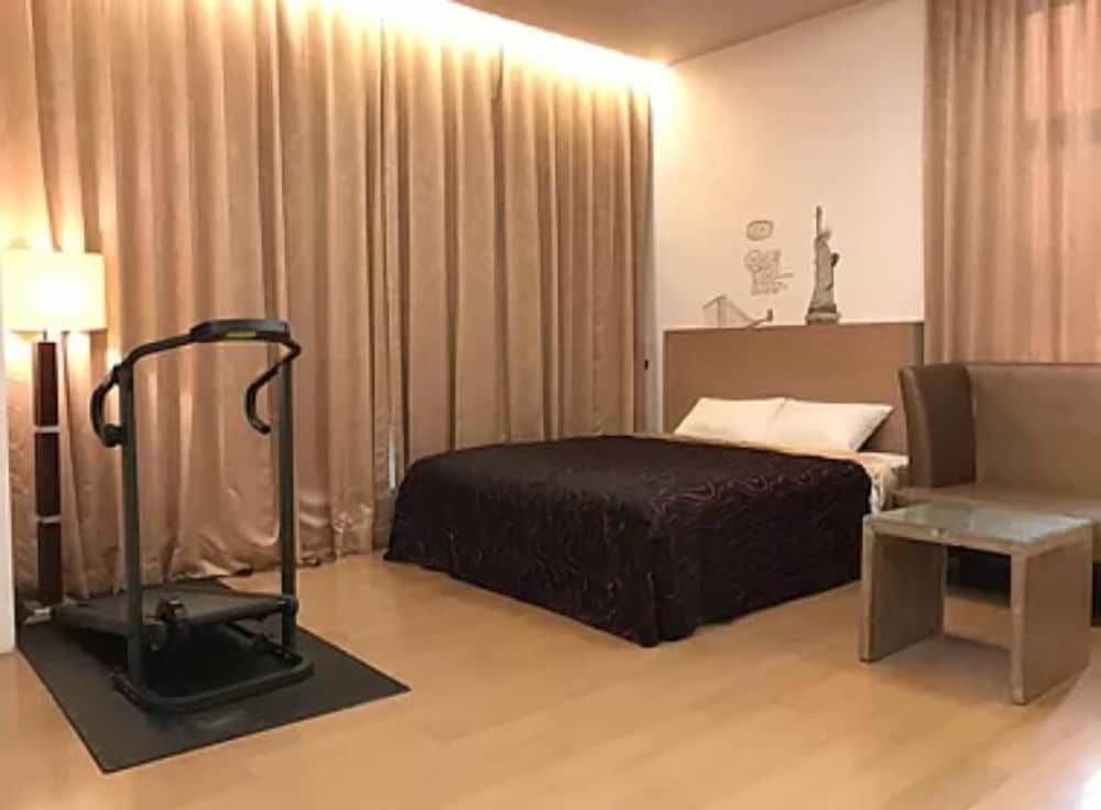 Hiye Motel Deluxe Quadruple Room 4