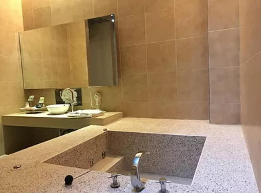 Hiye Motel Standard Double Room 5