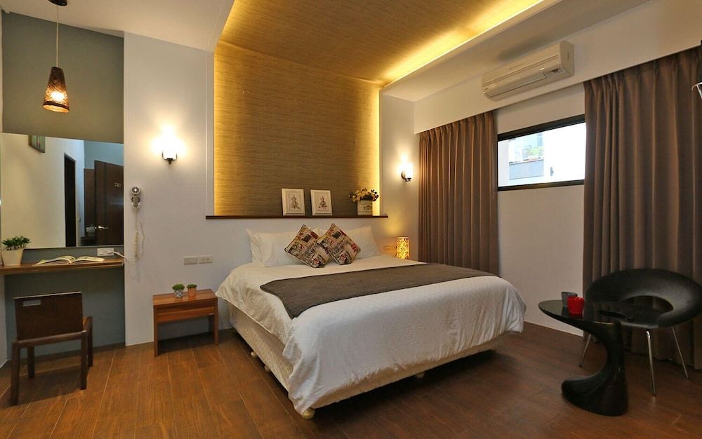 Double Room (102)