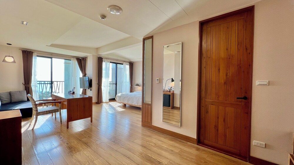 Sinasera Resort Executive Double Room, 1 King Bed, Ocean View, Tower 4