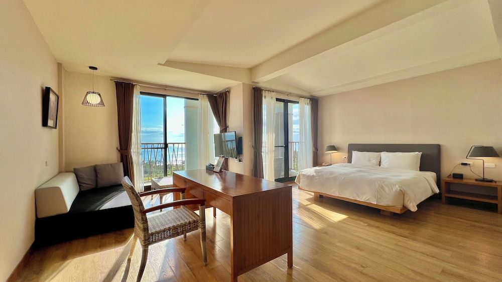 Sinasera Resort Executive Double Room, 1 King Bed, Ocean View, Tower 2