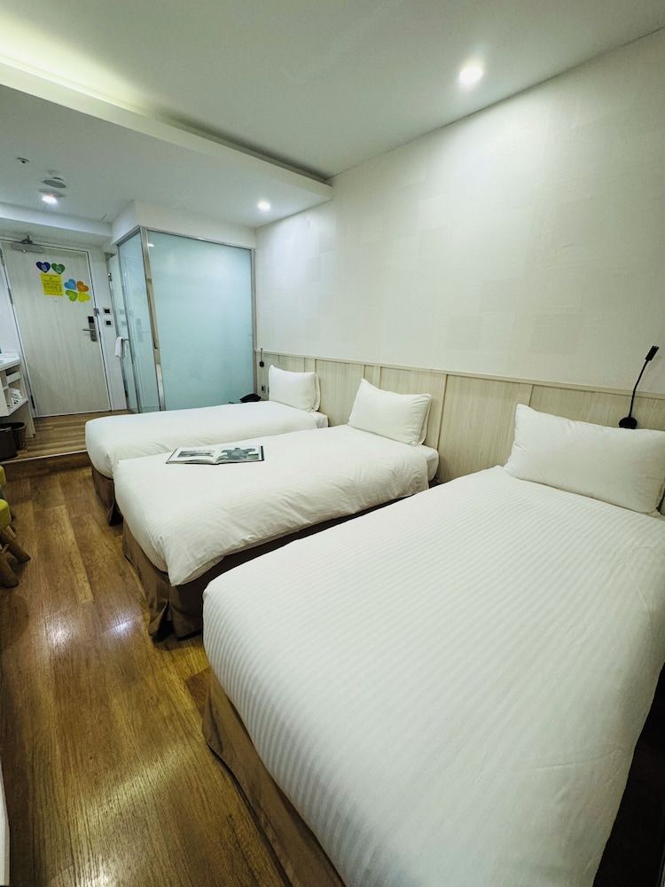 undefined APause Inn 7