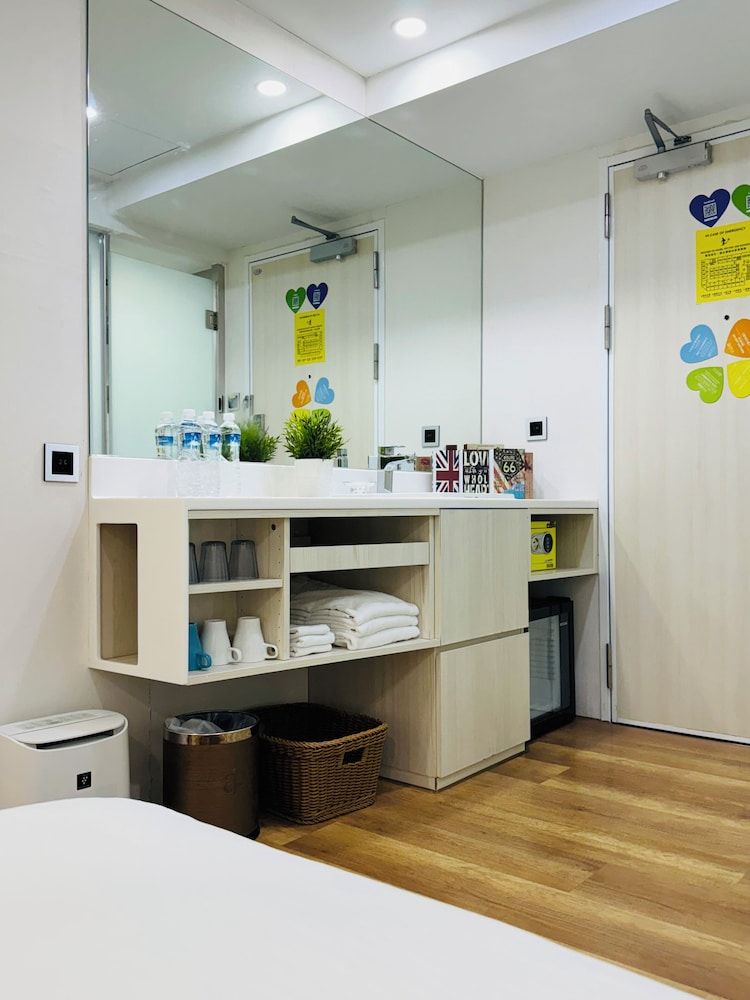 undefined APause Inn 8