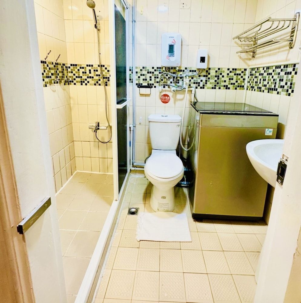 Super Star Hostel Ximending MRT~Royal Family Combine Suite~7-10 pax 4Rooms 6Beds 2Living Rooms 5