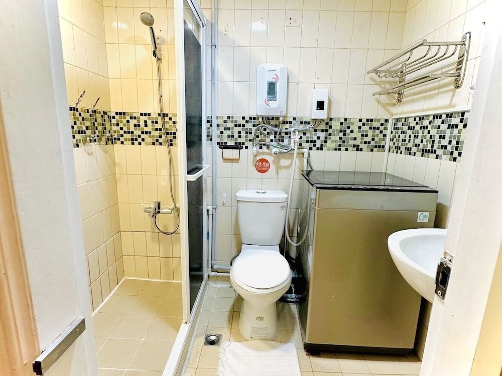 Super Star Hostel Ximending MRT~Royal Family Combine Suite~7-10 pax 4Rooms 6Beds 2Living Rooms 4