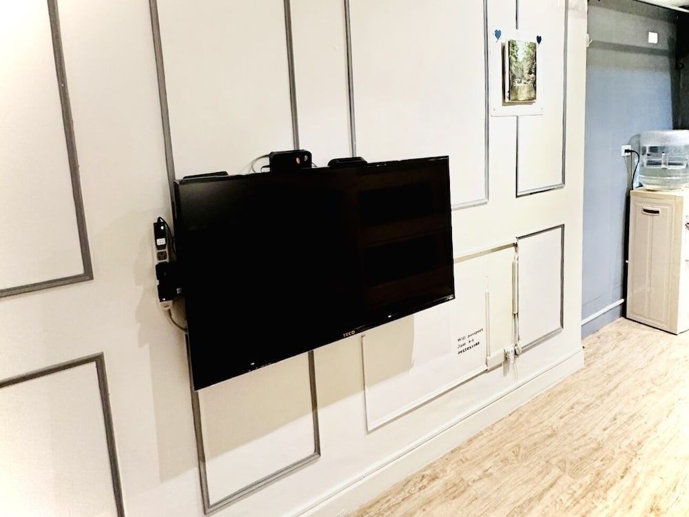 Super Star Hostel Ximending MRT~Royal Family Combine Suite~7-10 pax 4Rooms 6Beds 2Living Rooms 9