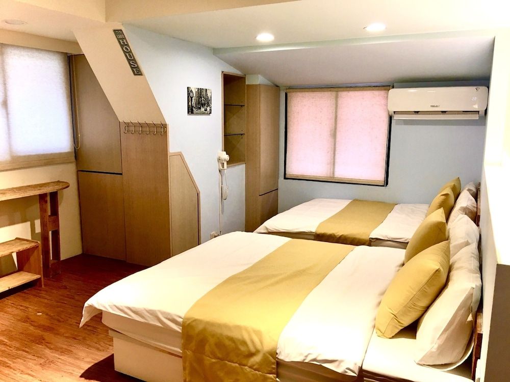 Super Star Hostel Ximending MRT Nordic Family Suite, 4-8 Pax, 2 Bedrooms, 1.5 Bathroom, Elevator Building 2