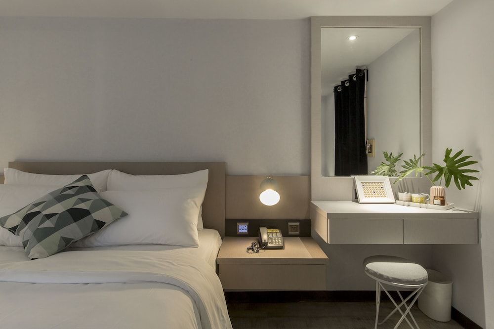 undefined Peng Apartment 6