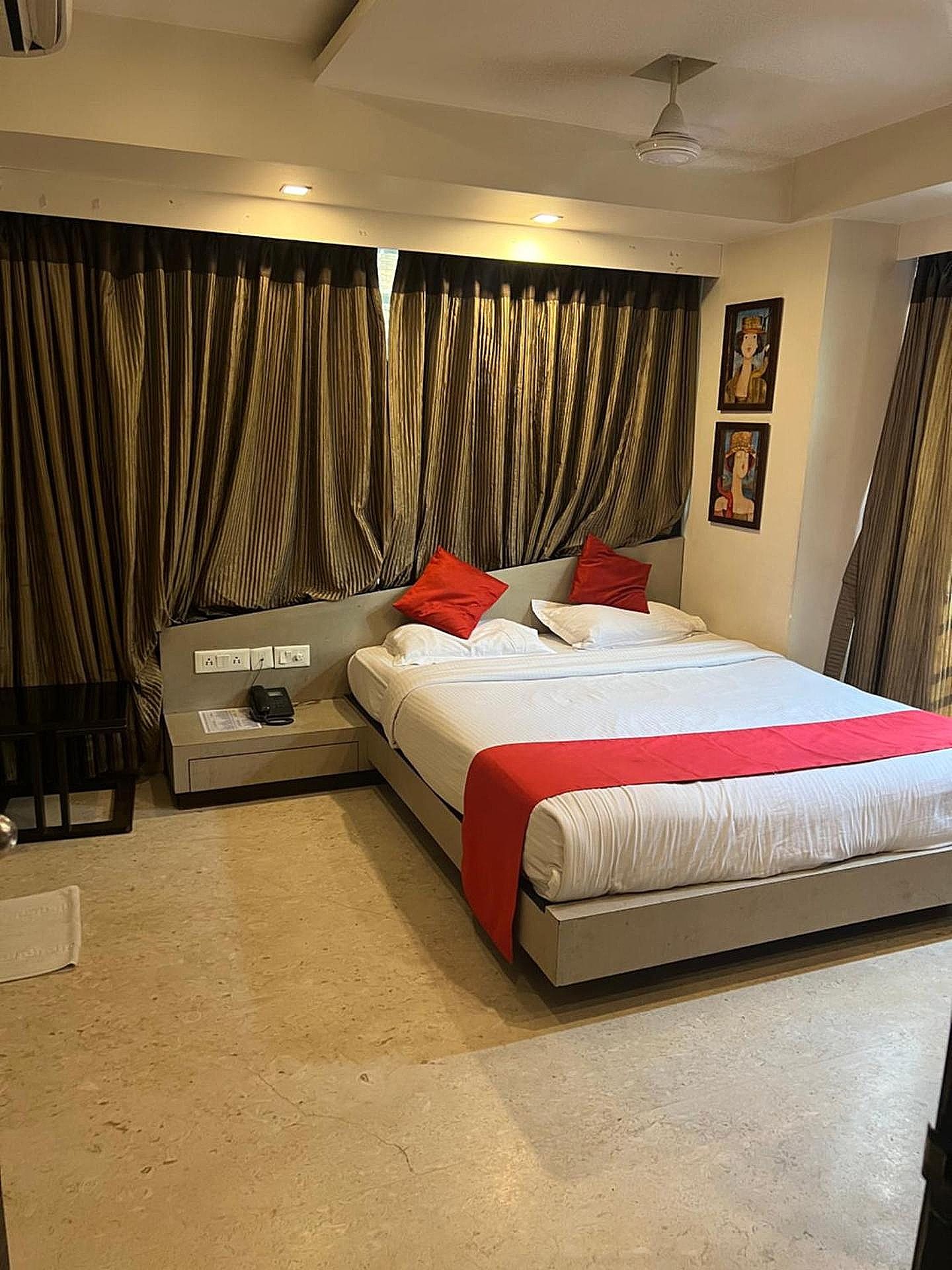 HOTEL ASTON INTERNATIONAL Deluxe Room with Free Wi-fi 3