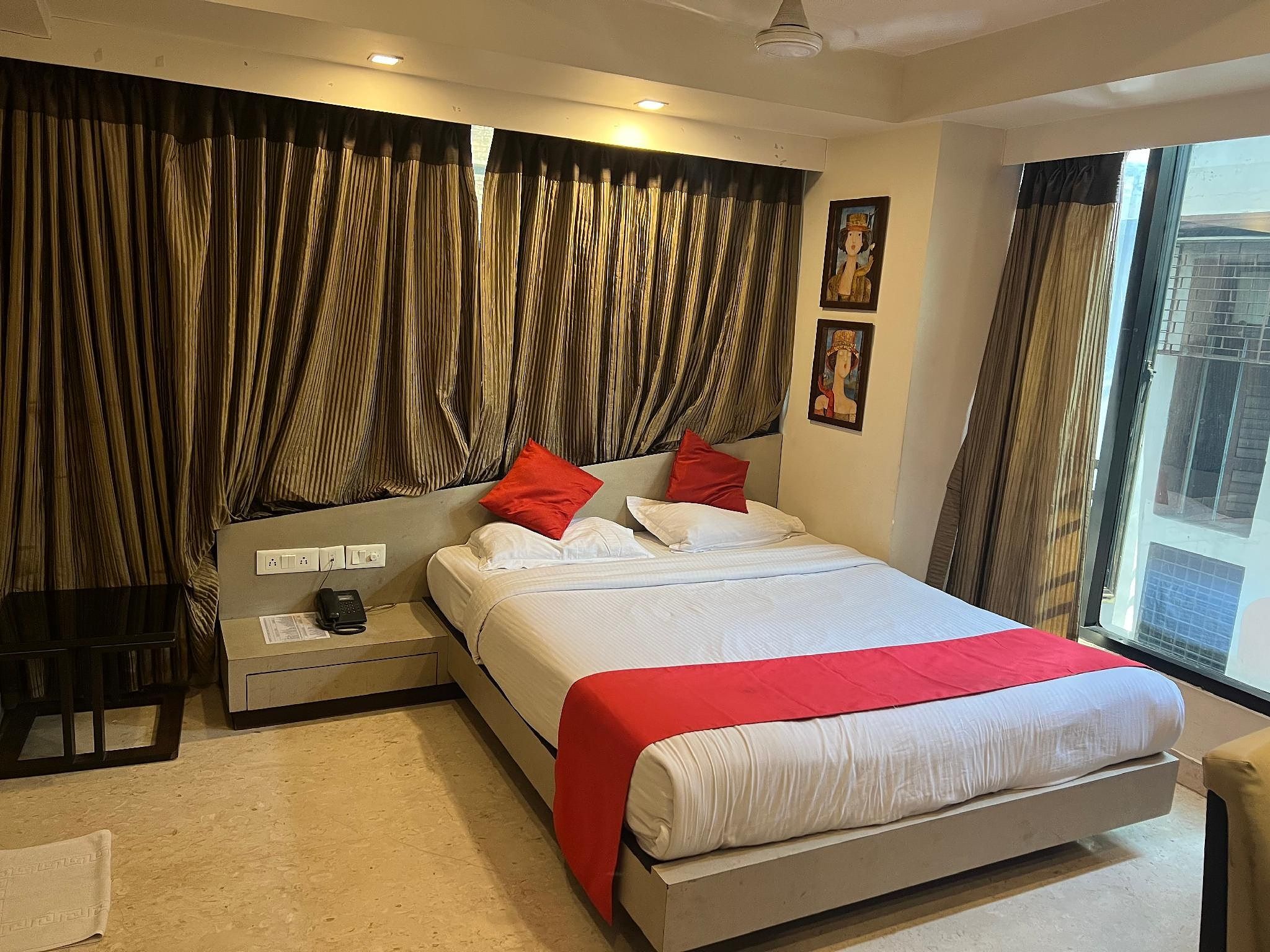 HOTEL ASTON INTERNATIONAL Deluxe Room with Free Wi-fi 2