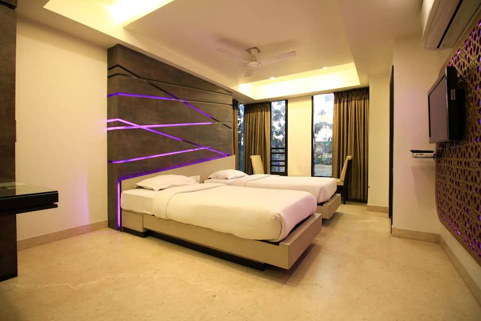 undefined HOTEL ASTON INTERNATIONAL 5