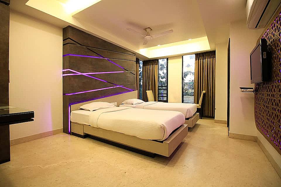 Suite Room with Free Wifi & Workdesk