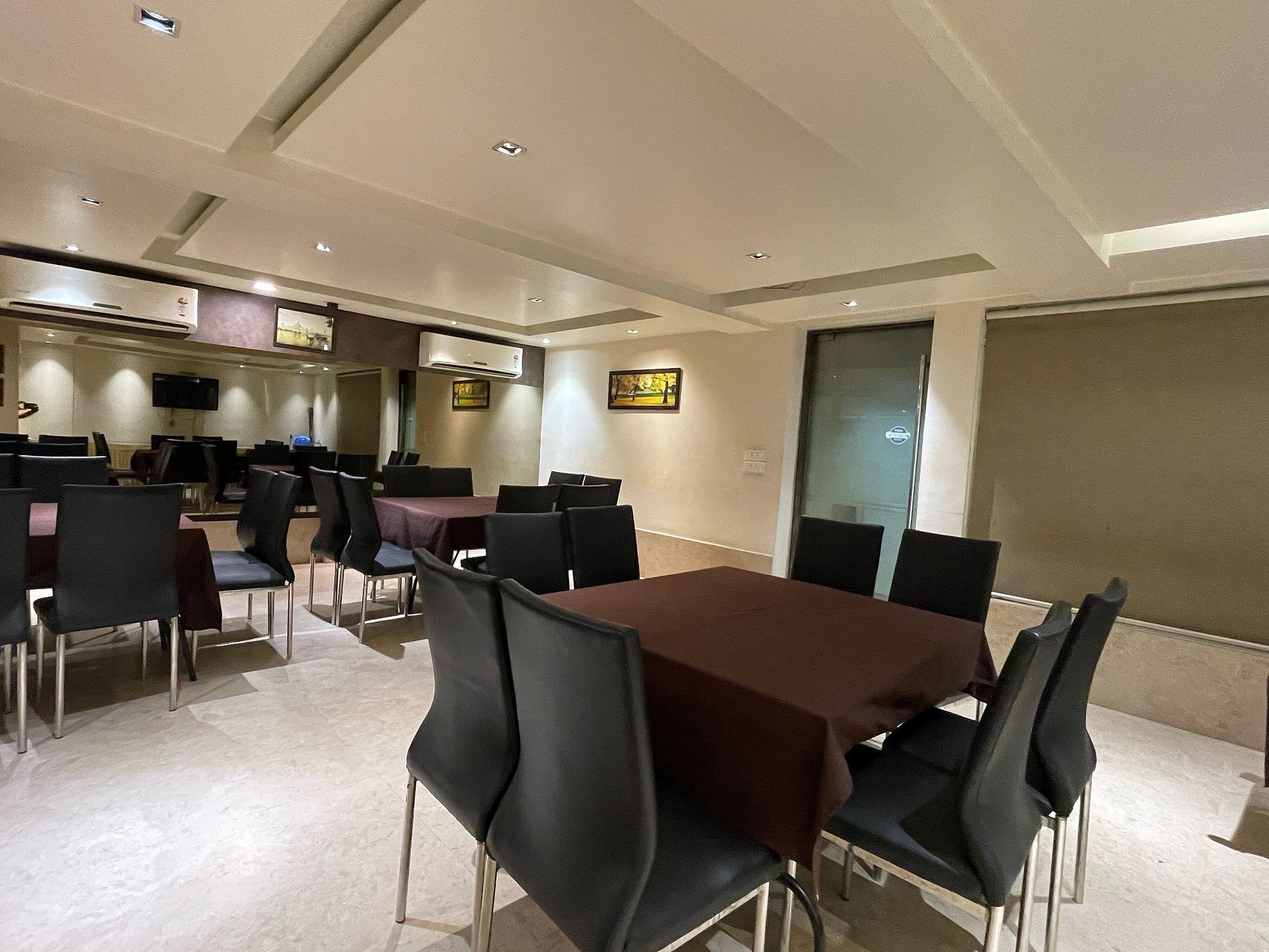 undefined HOTEL ASTON INTERNATIONAL 4