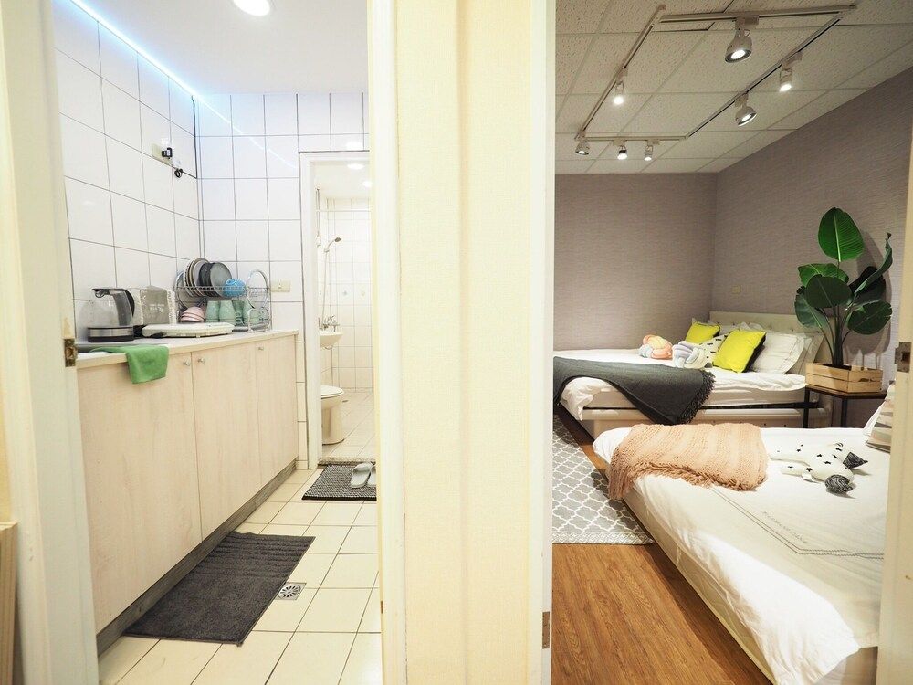 undefined SOGO Dept. Zhongxiao Fuxing MRT 6