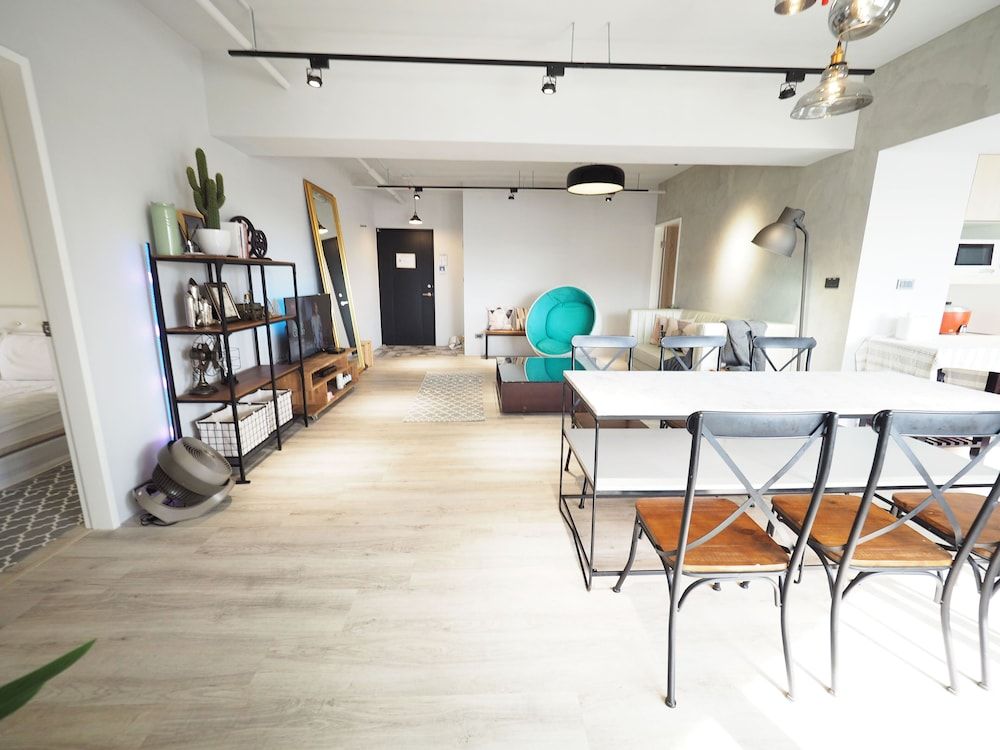 undefined SOGO Dept. Zhongxiao Fuxing MRT 5