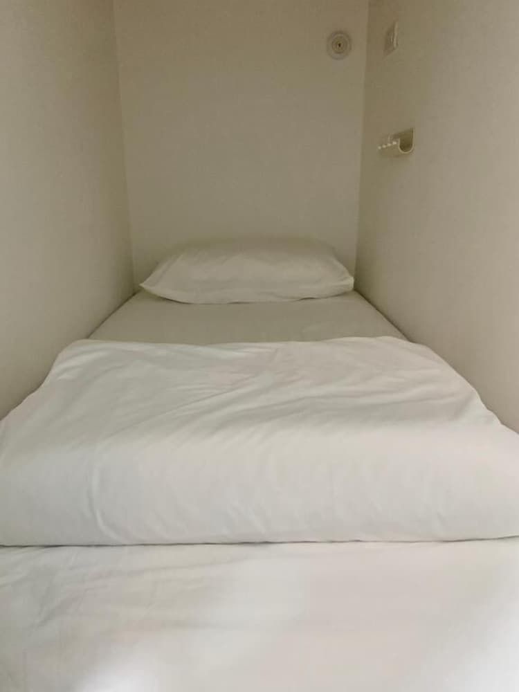 undefined PlainStay Hostel 6