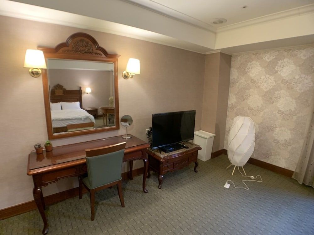 undefined MT House 5