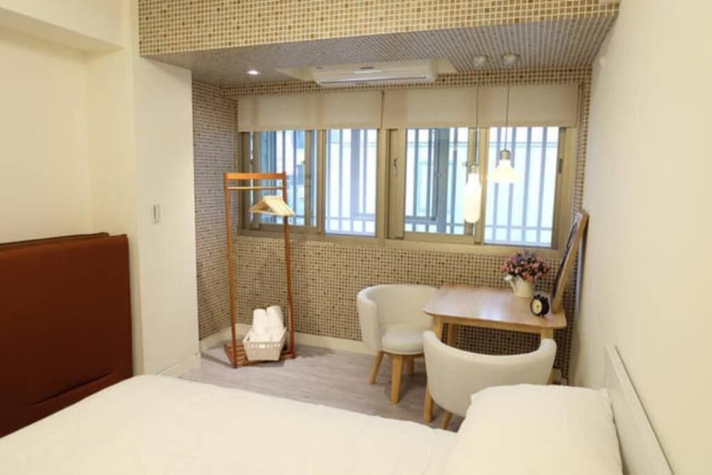 undefined iconic inn 7