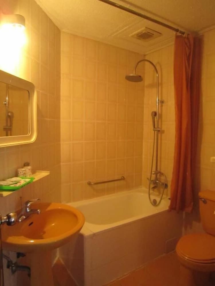 Fortune Hotel Twin Room 6