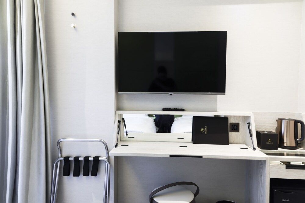 Royal Jade Boutique Hotel Economy Twin Room 8