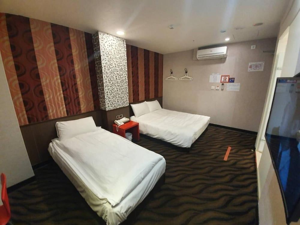 undefined Funny Ximen Hotel 4