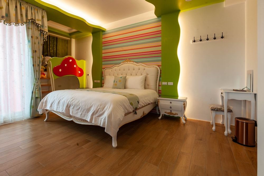 Honeysuckle Family Castle 201