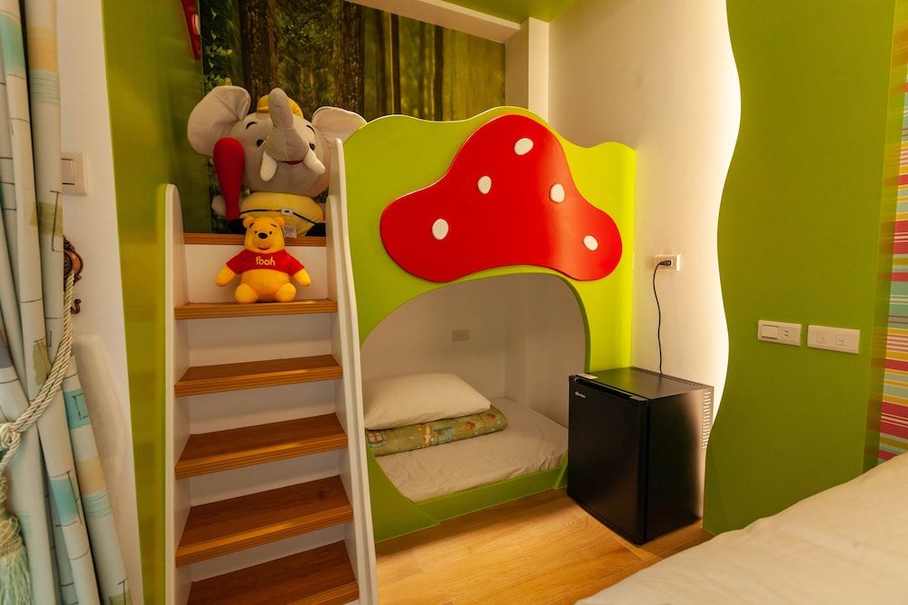 Honeysuckle Family Castle 201 7