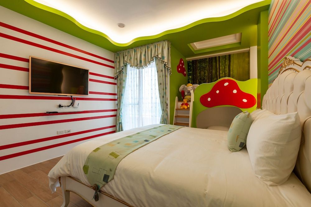 Honeysuckle Family Castle 201 3