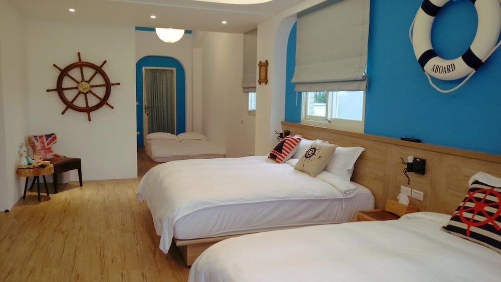 Deluxe Quadruple Room, 2 Queen Beds, Non Smoking