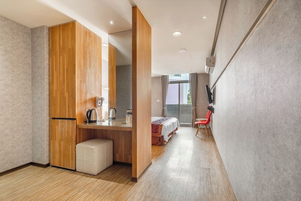 Song He Hotel Deluxe Double Room with Balcony 10