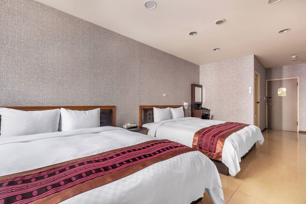 Song He Hotel Superior Quadruple Room 5