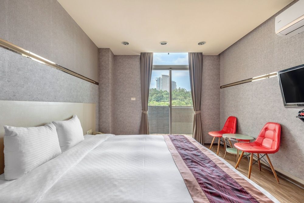 Song He Hotel Deluxe Double Room with Balcony