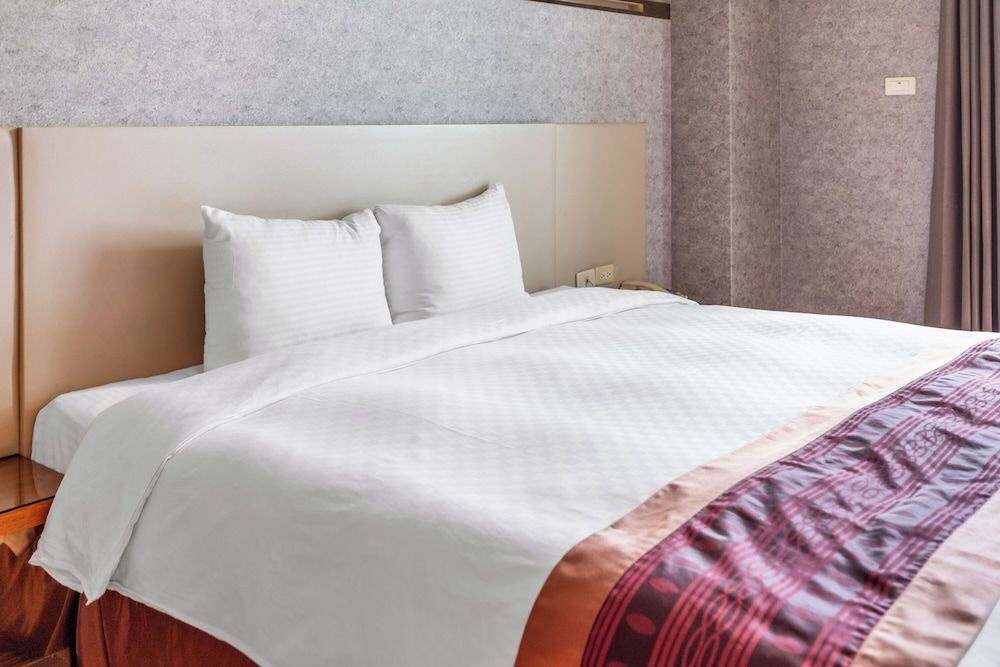Song He Hotel Deluxe Double Room with Balcony 2