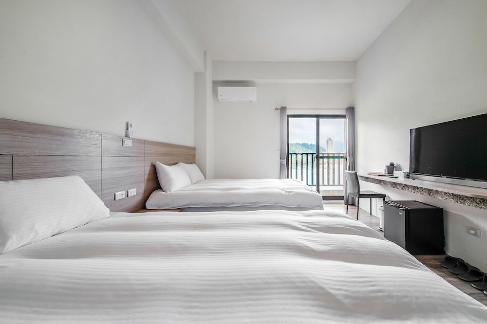 Quadruple Room, Lake View