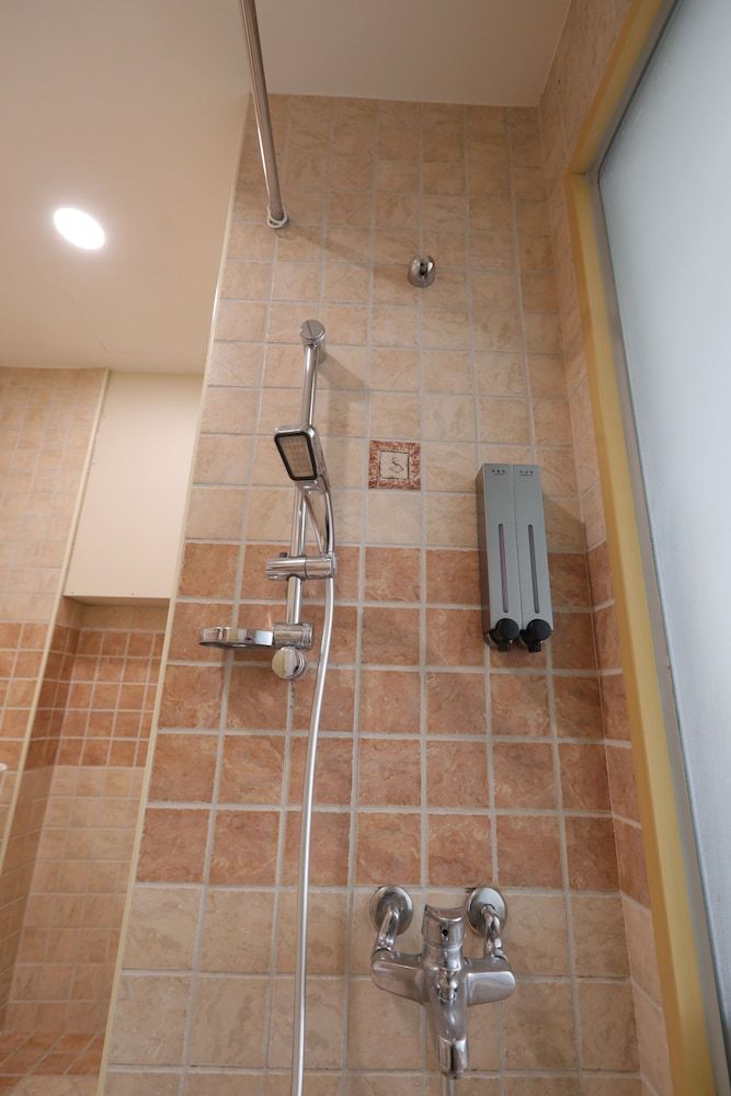 EasyInn Junior Double Room, 1 Queen Bed 18