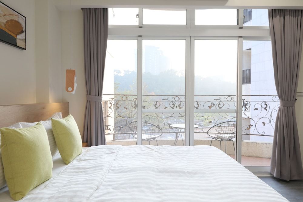 EasyInn Junior Double Room, 1 Queen Bed 3