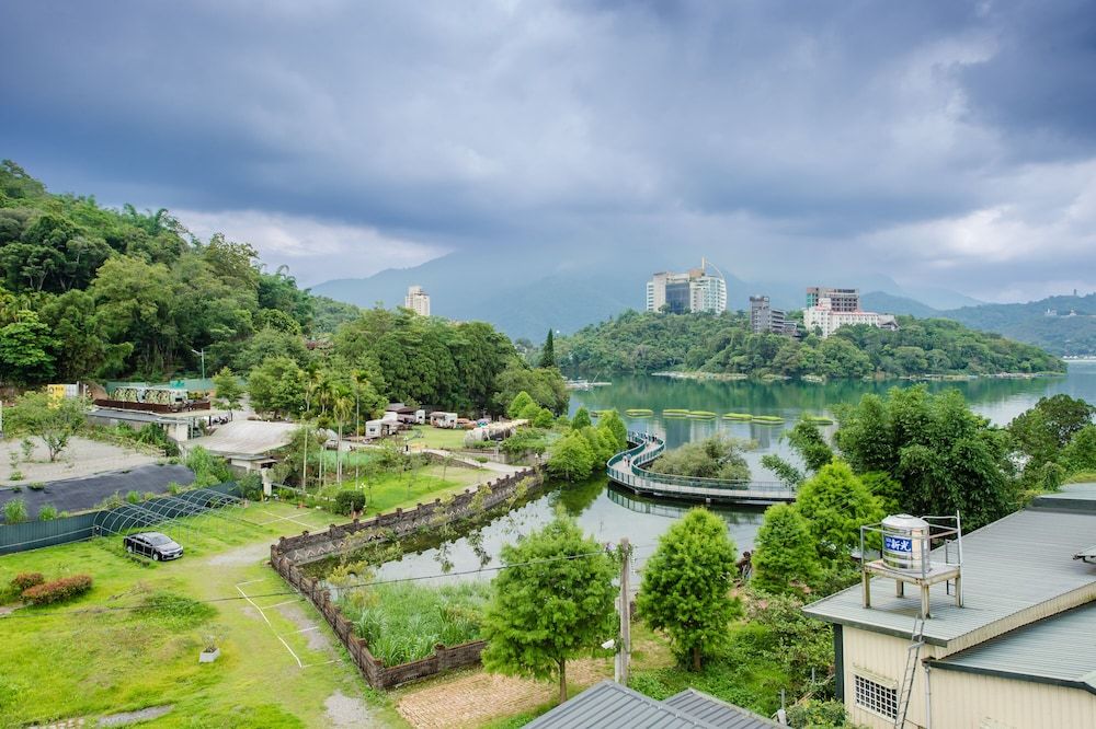 Nicewalk B&B Lake View Double Room with Balcony 7