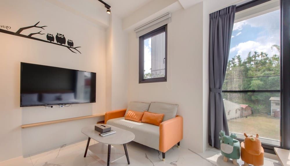 Nicewalk B&B Street View Quadruple Room with Balcony 8