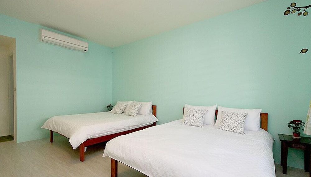 Quadruple Room (Bird)